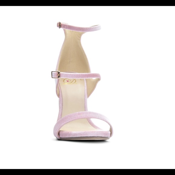 $15 🎀 Pink heels 🎀 clear heel velvet texture - Picture 4 of 7